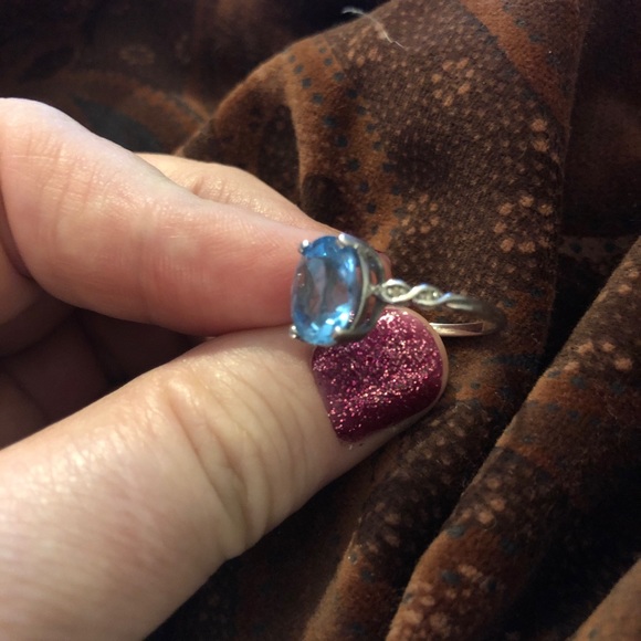 10kt Blue topaz and diamond ring - Picture 6 of 8